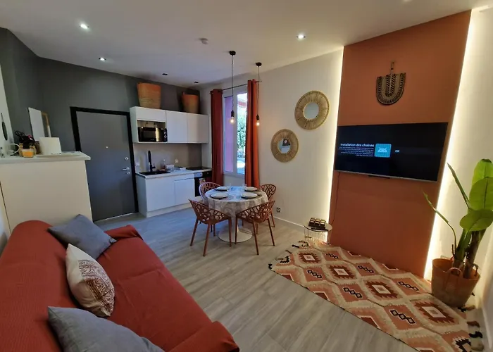 Roquebrune : Appartement 4 Personnes Proche De La Plage