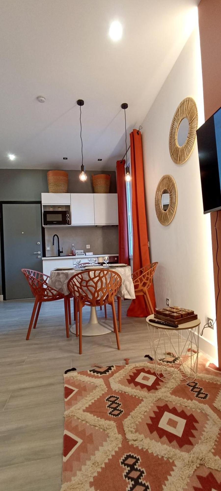 : 4 Personnes Proche De La Apartment